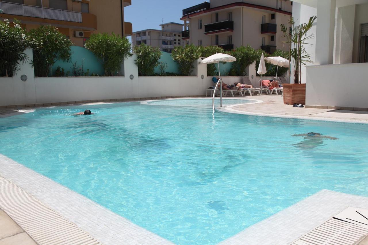 Hotel Gran Venere Beach 3 Superior Бибионе Экстерьер фото