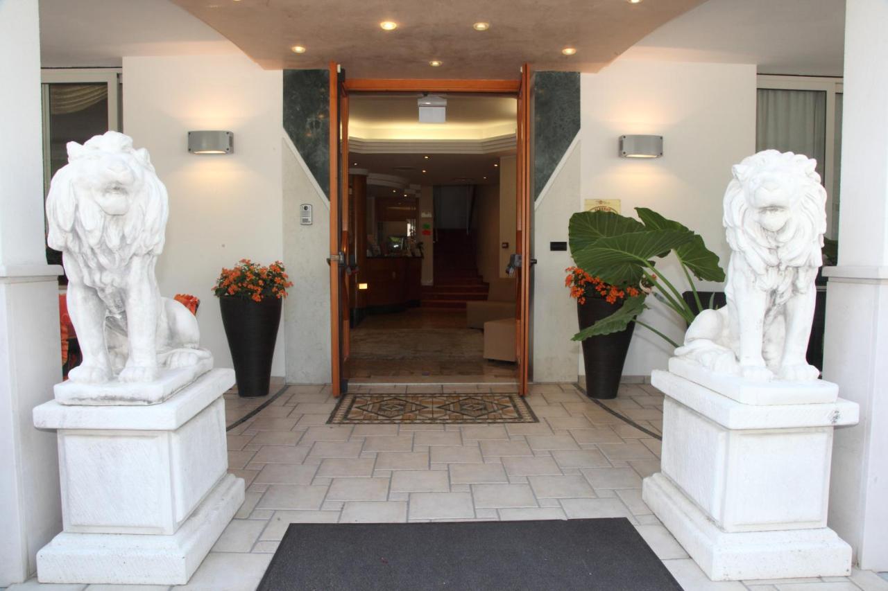 Hotel Gran Venere Beach 3 Superior Бибионе Экстерьер фото